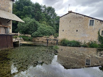 Château view Verteuil-sur-Charente, Location de Vacances à Verteuil-sur-Charente