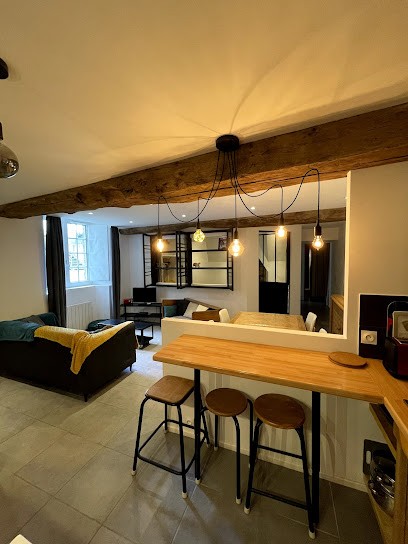 Gîte DINAN Centre Historique avec PARKING, Location de Vacances à Dinan