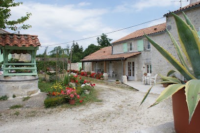 Gites Le Thie Dirac Tranchet Nazira, Chambre d'Hôtes à Dirac