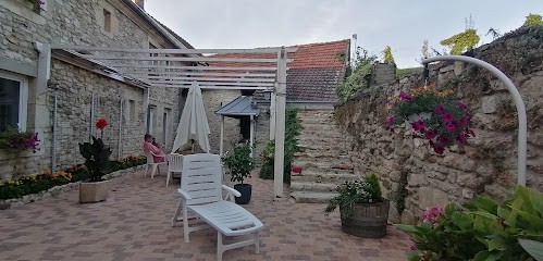 2 chambres dans maison de campagne avec piscine intérieure, Chambre d'Hôtes à Lagery
