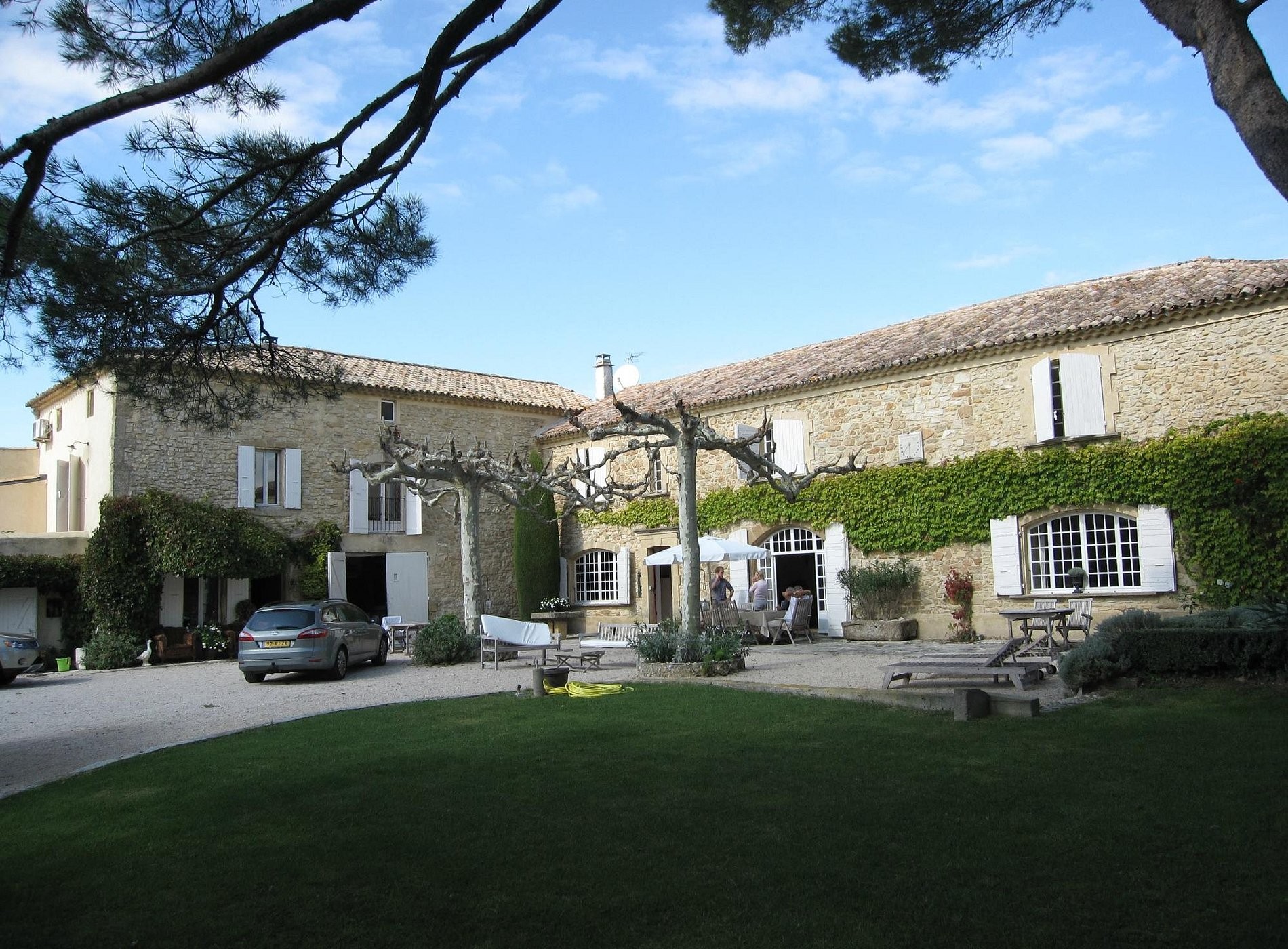 Domaine-Les-Serres, Chambre d'Hôtes à Lagarde-Paréol