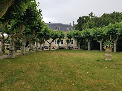 Château Saint-Roch, Chambre d'Hôtes à Queyrac