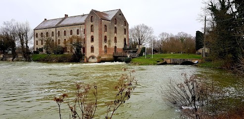 Le Moulin de Sauvage, Chambre d'Hôtes à Saint-Just-Sauvage