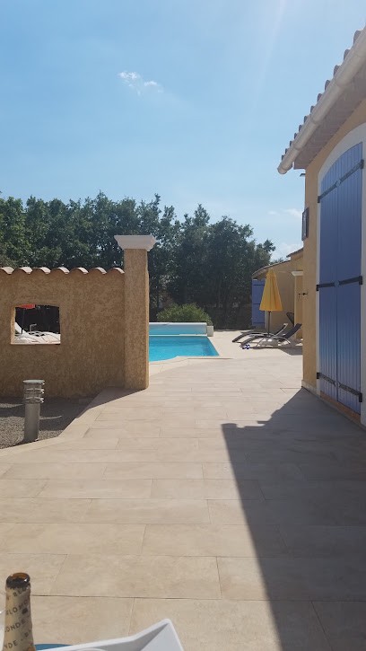 Au Chêne Et Caillou, Chambre d'Hôtes à Régusse