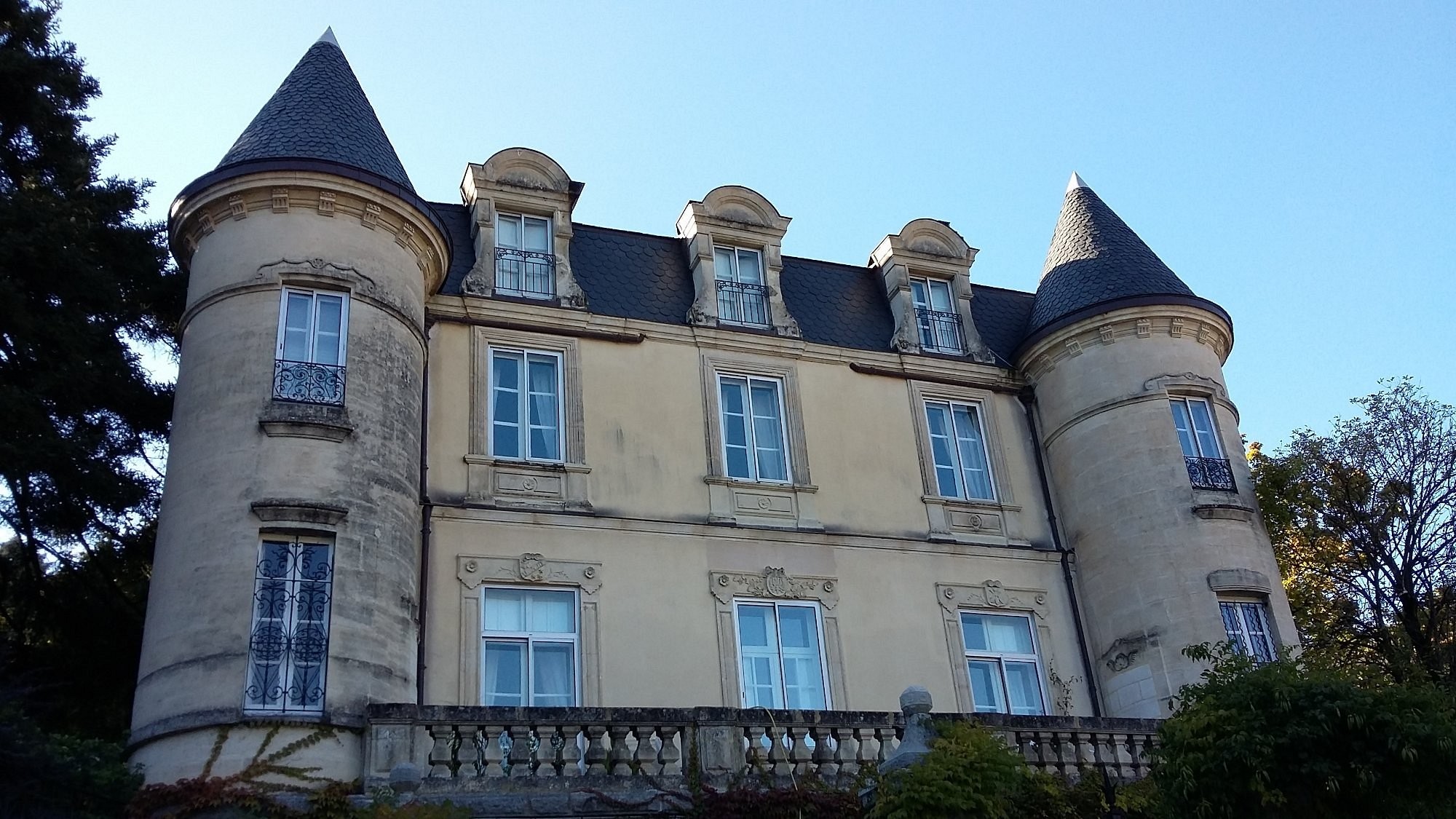 château Massal chambres d'hôtes 3 étoiles, Chambre d'Hôtes à Arphy