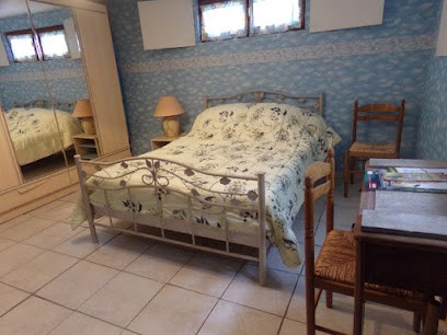 Location Chambre D'hôtes B&B En Aveyron : La Chambre Du Bout Du Monde, Chambre d'Hôtes aux Albres