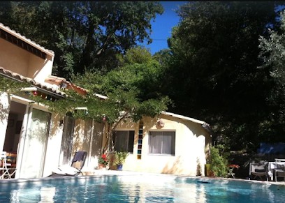 La Villa Flora - Hébergement de vacances, Chambre d'Hôtes à Mirabel-aux-Baronnies