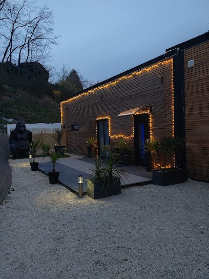 Maloveroom ,loveroom Rhône-Alpes loveroom Isère Suites NightForLove et Royal room spa sauna terrasse piscine privative ., Chambre d'Hôtes à Beaucroissant