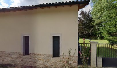 Chalet du Petit Jard, Location de Vacances à Charbonnières