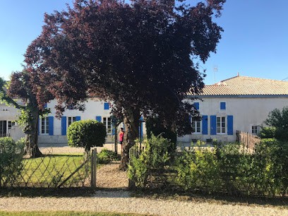 Locations LOGIS DU BOURGET- Cure à Jonzac ou Gîtes Vacances - Sophie CHAILLAUD, Location de Vacances à Saint-Simon-de-Bordes