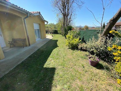 Chambre dans villa avec piscine, Chambre d'Hôtes à Gleizé