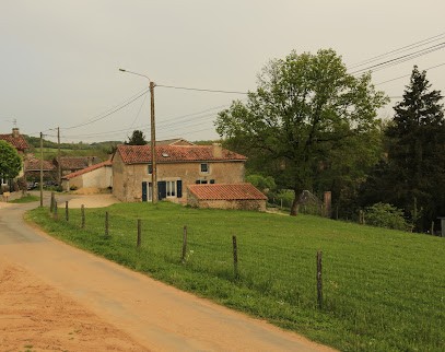 Gite De Peussot, Location de Vacances à Queaux