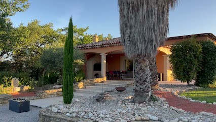 Domaine Des Terrières - Villas de prestige, Vignoble, Huilerie, Maison d'Hôtes à Plaissan