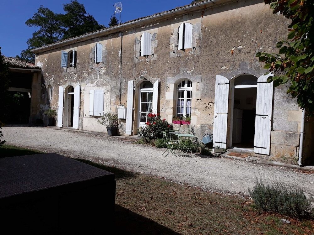Les Demeures de la Laigne, Chambre d'Hôtes à Allas-Bocage