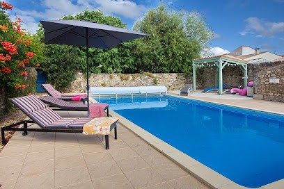 CHEZ GRAND-MÈRE, Location de Vacances à Gémozac