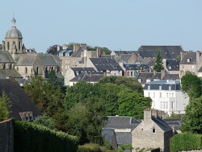 Villa Zuria: Gîte Au Cœur De La Normandie, Pour 4 à 6 Pers, Hébergement Touristique, Proche Mer Et Granville, Dans La Manche, Location de Vacances à Coutances