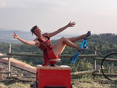 Gîte Maison De Lachamp, Location de Vacances à Vesseaux