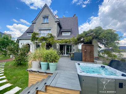 Villa Medena, Location De Vacances à Mayenne