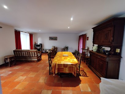 Gite La Cour Verte, Location de Vacances à Landéhen