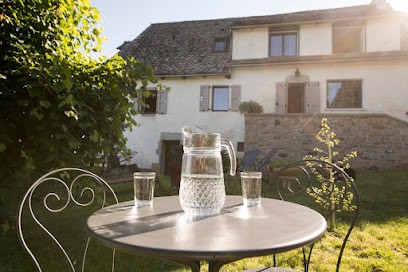 Gite Les Sapins Douglas, Location de Vacances à Sansac-Veinazès