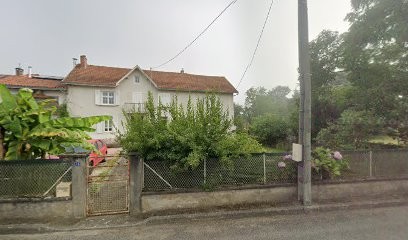 La Place Carlo Guzzi, Chambre d'Hôtes à Pointis-de-Rivière