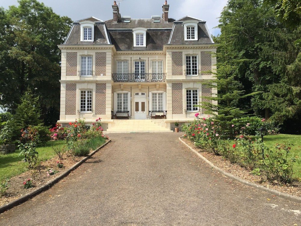 Chateau d 'Avesnes Le Castelet, Chambre d'Hôtes à Avesnes-en-Bray