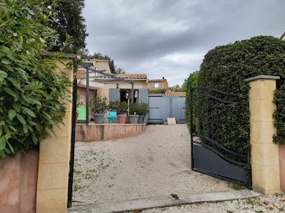 Les Lauriers : Maison de vacances dans le Vaucluse, au calme pour 4 personnes, proche Gordes et Roussillon, dans le Luberon, Location de Vacances à Lioux
