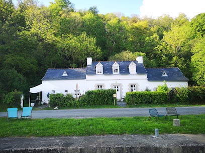 Schleusenhaus Le Moustoir, Chambre d'Hôtes à Châteauneuf-du-Faou