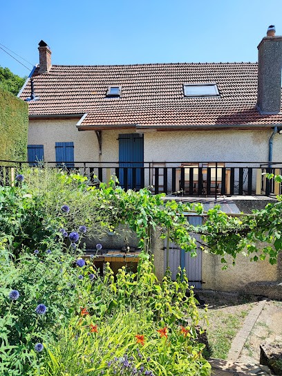 Le Gîte De La Colline, Chambre d'Hôtes à Saint-Julien-de-Civry