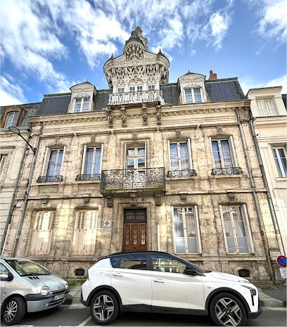 Maison à La Guitarde, Chambre d'Hôtes à Châteauroux
