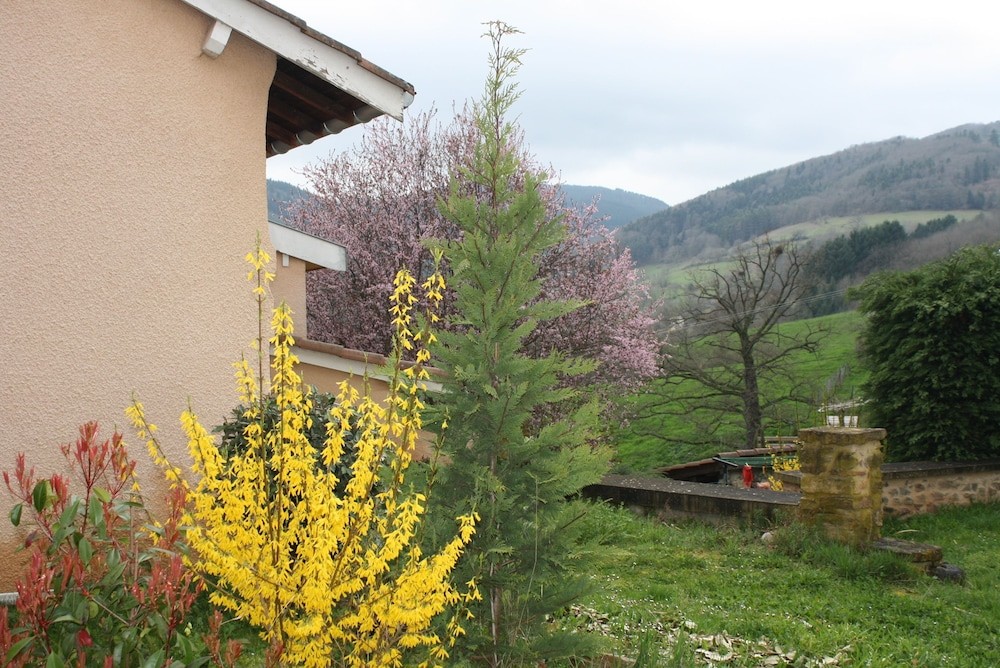 Chambres et table d'hôtes en Beaujolais Vert ''Le clos du Jubin'' - Rhône, Chambre d'Hôtes à Saint-Forgeux