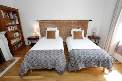 La Défense Côté Jardin, Chambres D'hôtes à La Garenne Colombes. B&B De Charme Avec Parking., Chambre d'Hôtes à La Garenne-Colombes