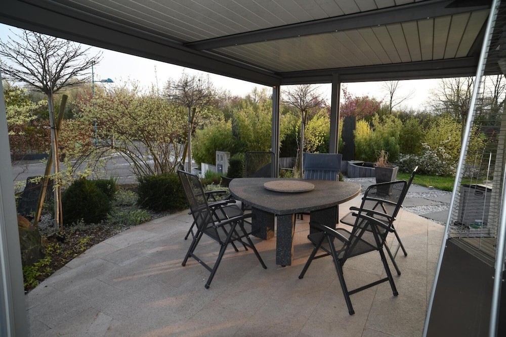 La Villa Estérel, Chambre d'Hôtes à Village-Neuf