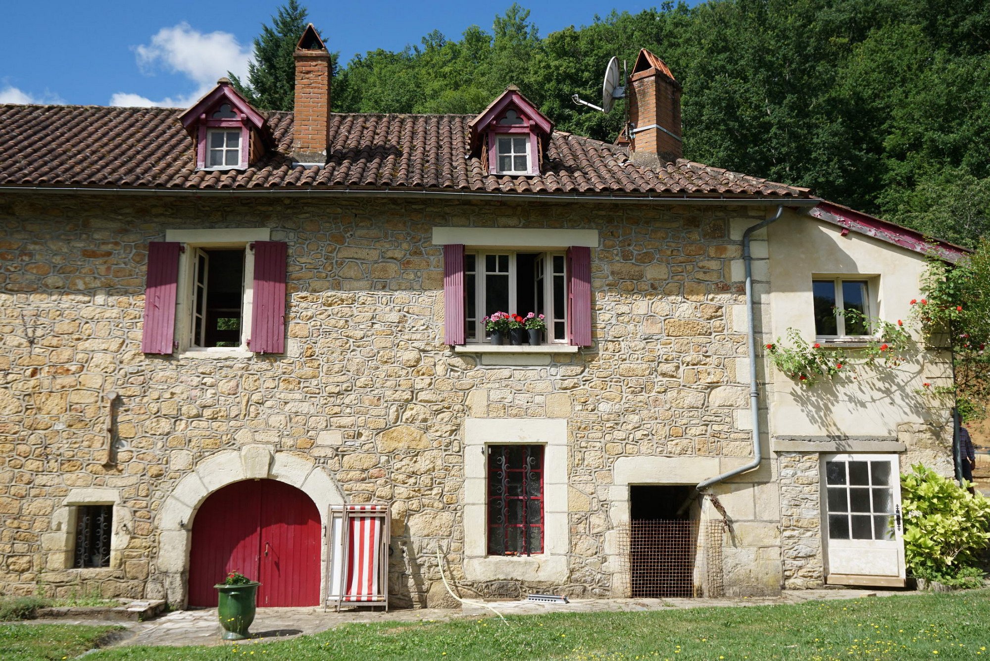 Le Moulin Rouge, Chambre D'hôtes à Cénac-et-Saint-Julien