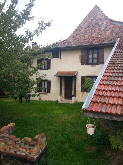 Au Dessus De Parady, Chambre d'Hôtes à Gillonnay