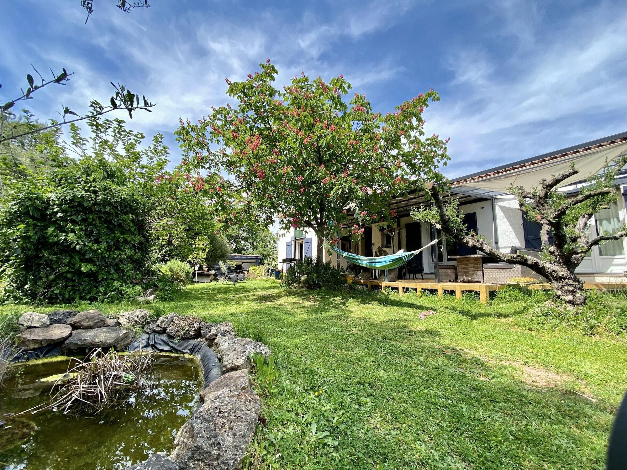 Le Mas du Bijou Bleu, Chambre d'Hôtes à Puget-sur-Argens