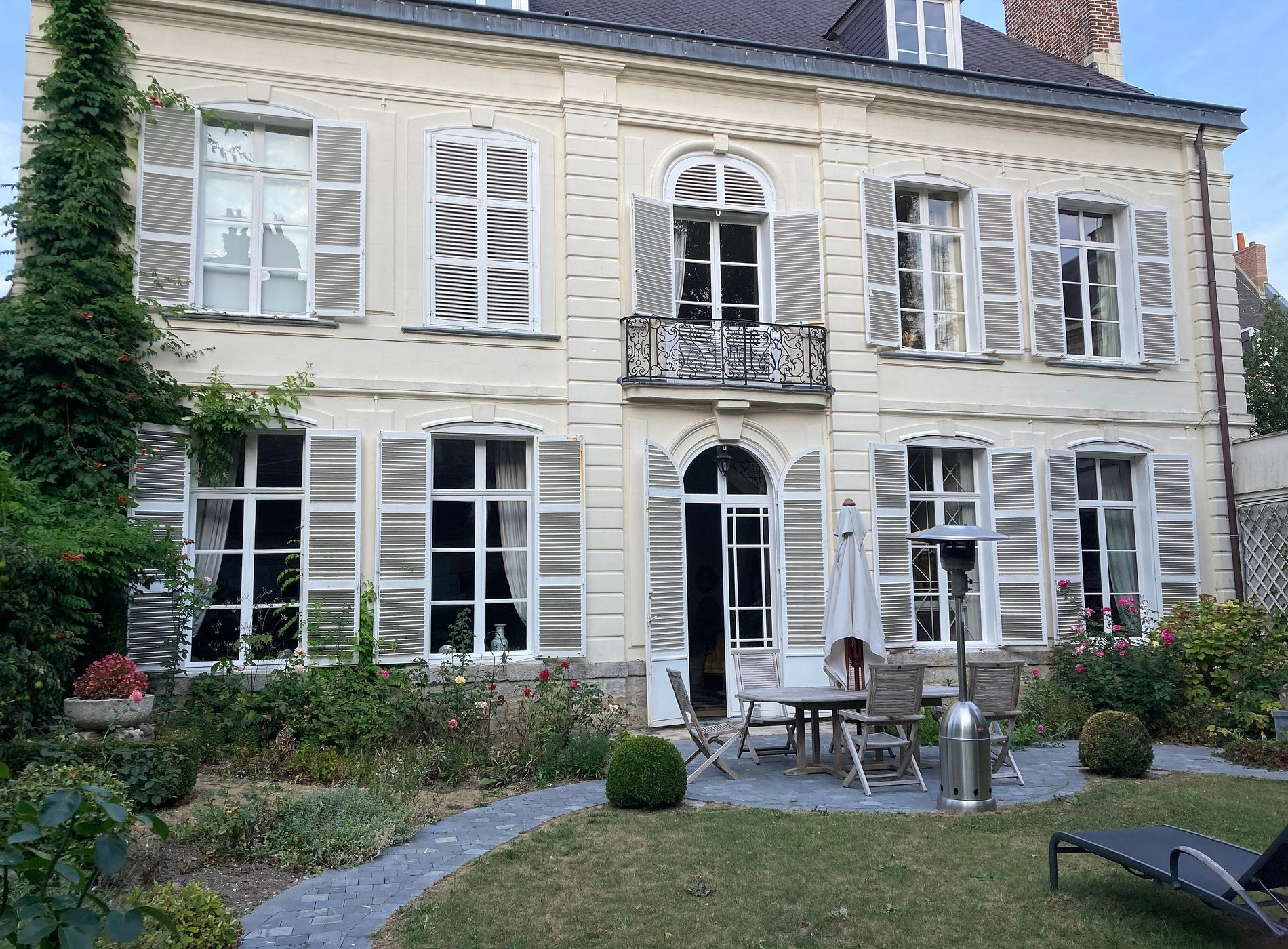 Entre Cour Et Jardin, Chambre d'Hôtes à Arras