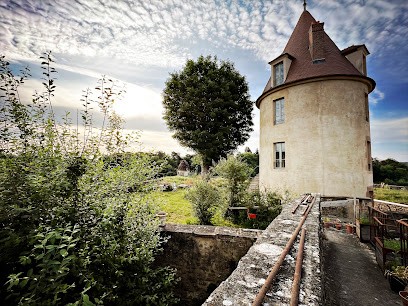 Beurdelaine Tower, Chambre d'Hôtes à Avallon