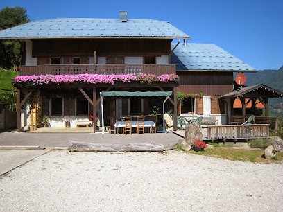 Gite Les avignières, Chambre d'Hôtes à La Rivière-Enverse