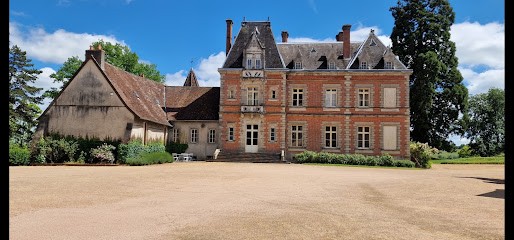 Château de Montpatey, Chambre d'Hôtes à Couches