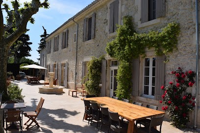 La Bastide des Amouriers : chambres d'hôtes, gîtes, piscine Vaucluse Provence Côte d'Azur, Chambre d'Hôtes à Caumont-sur-Durance