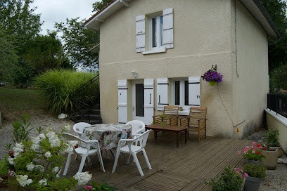 La Petite Maison, Location de Vacances à Saint-Paul-Lizonne