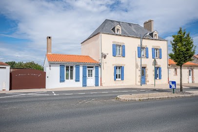 Le Domaine des Ecoliers B&B Chambres d’hôtes de charme sur le thème de l’école, piscine extérieure, parking Wi-Fi gratuit., Chambre d'Hôtes à La Boissière-de-Montaigu