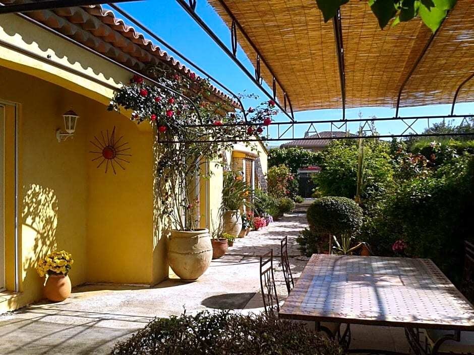 Aux Amandiers, Chambre d'Hôtes à Fréjus