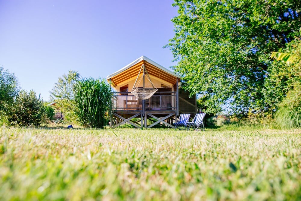 Domaine EcÔtelia - Hébergements insolites en Gironde proche Bordeaux, Chambre d'Hôtes au Nizan