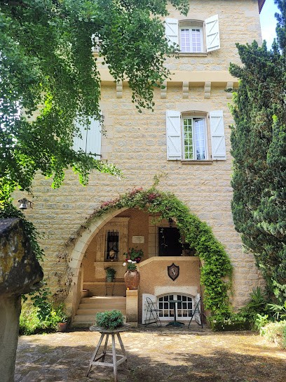 Gite de Charme de la Source Bleue, Chambre d'Hôtes à Touzac