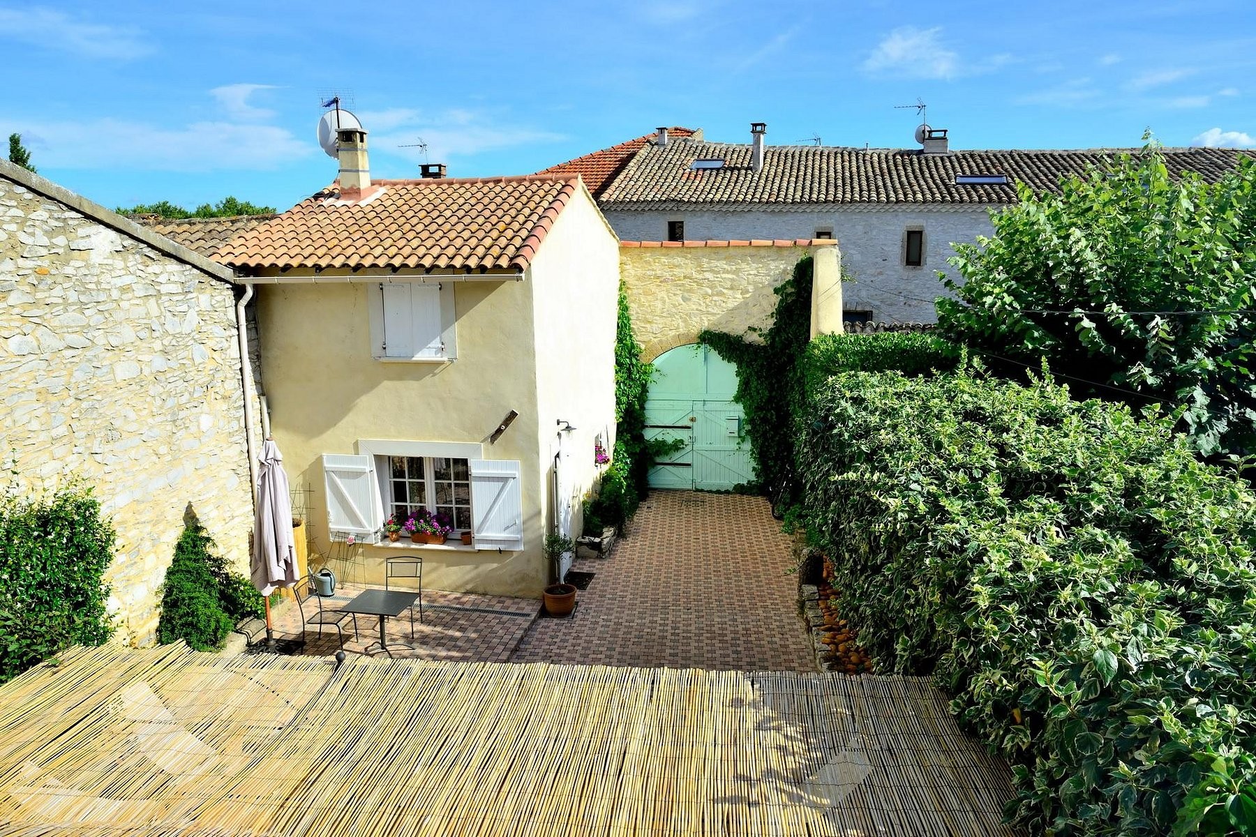 La Petite Provence, Maison d'Hôtes à Lirac