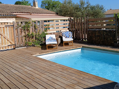 Gîte Les Pierres Rouges, Location De Vacances à la Capelle-et-Masmolène