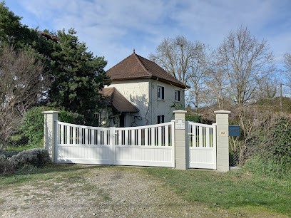 La Maison De La Ruat, Chambre d'Hôtes à Faverges-de-la-Tour