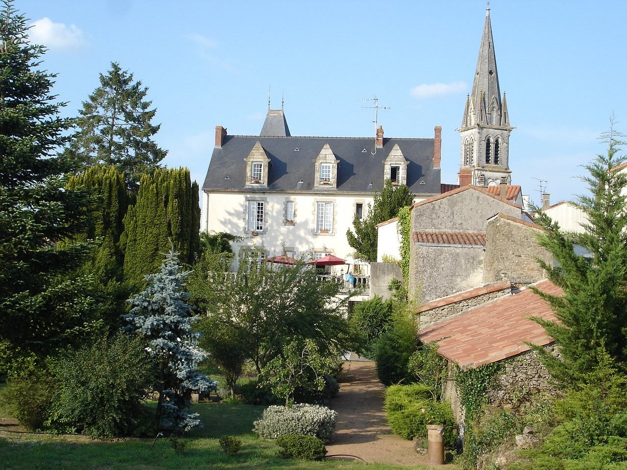 Sci Le Petit Chateau, Chambre d'Hôtes à Tiffauges
